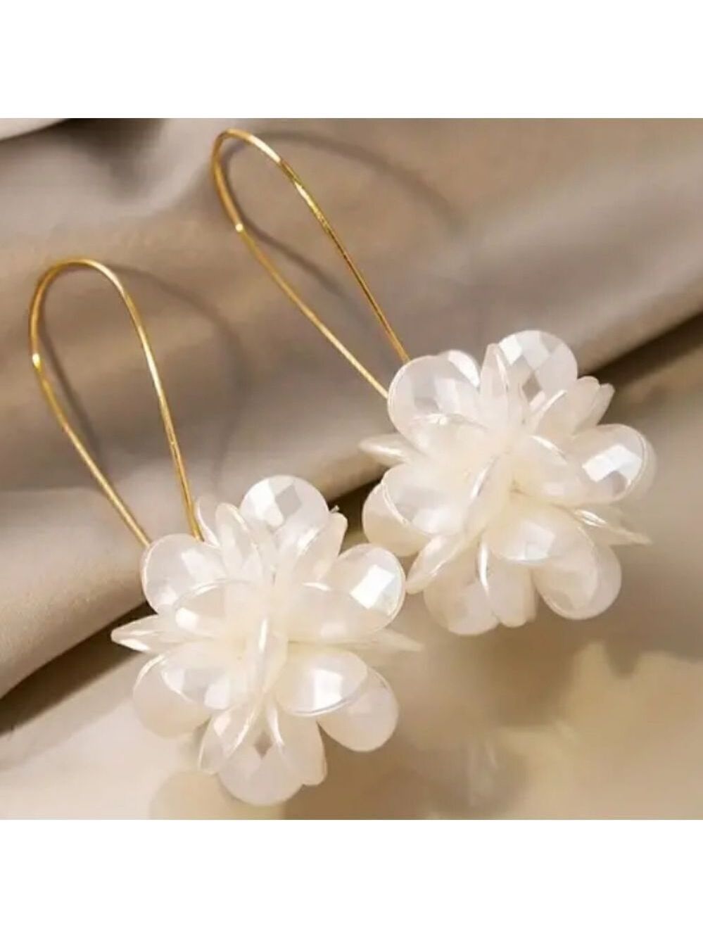 3D Floral Earrings White Big Flowers Gold Plated Dangle Earrings - Picture 8 of 9